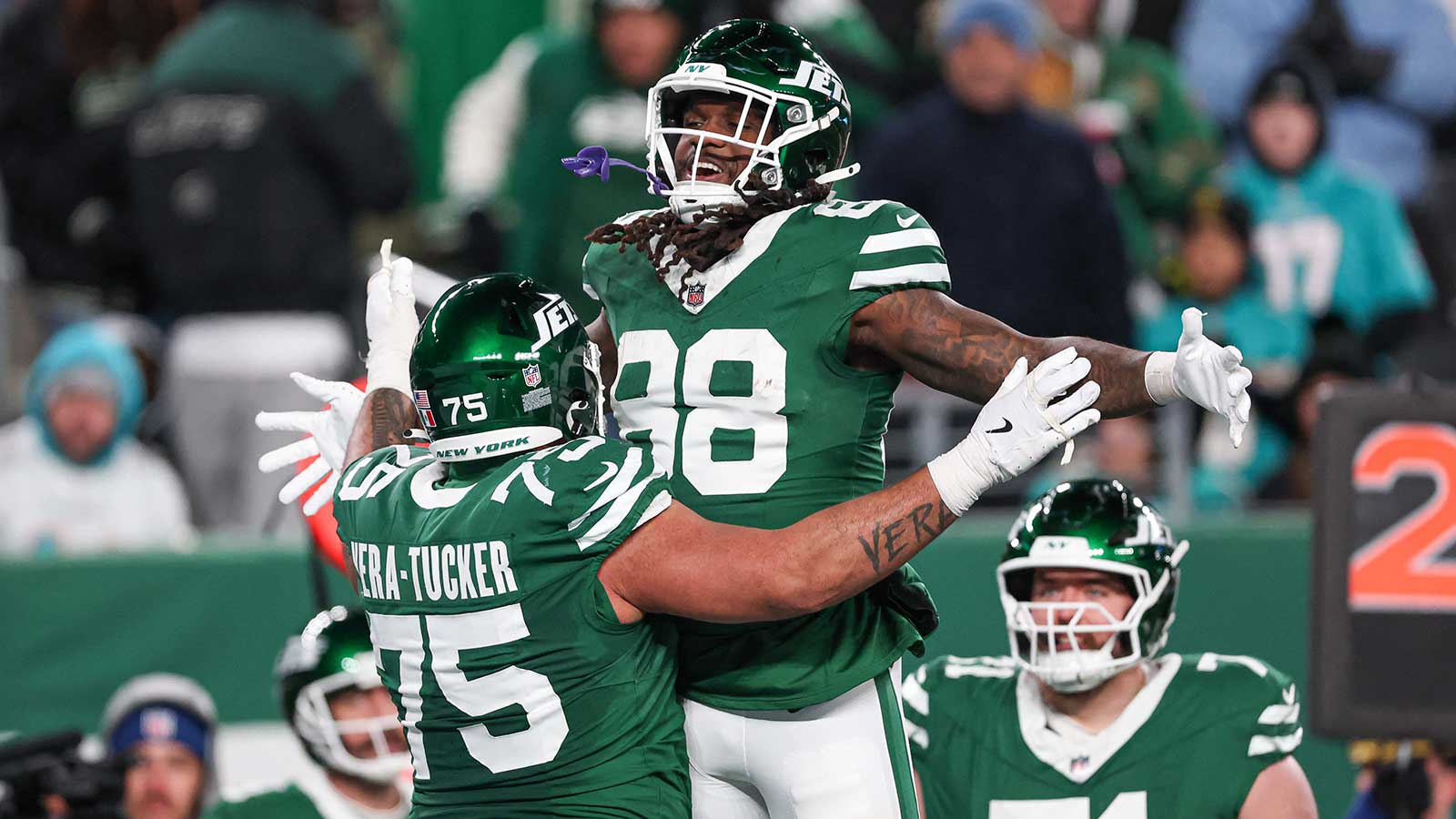 Cardinals Sign a Tight End with a Troubled Past — and Fans Are Split