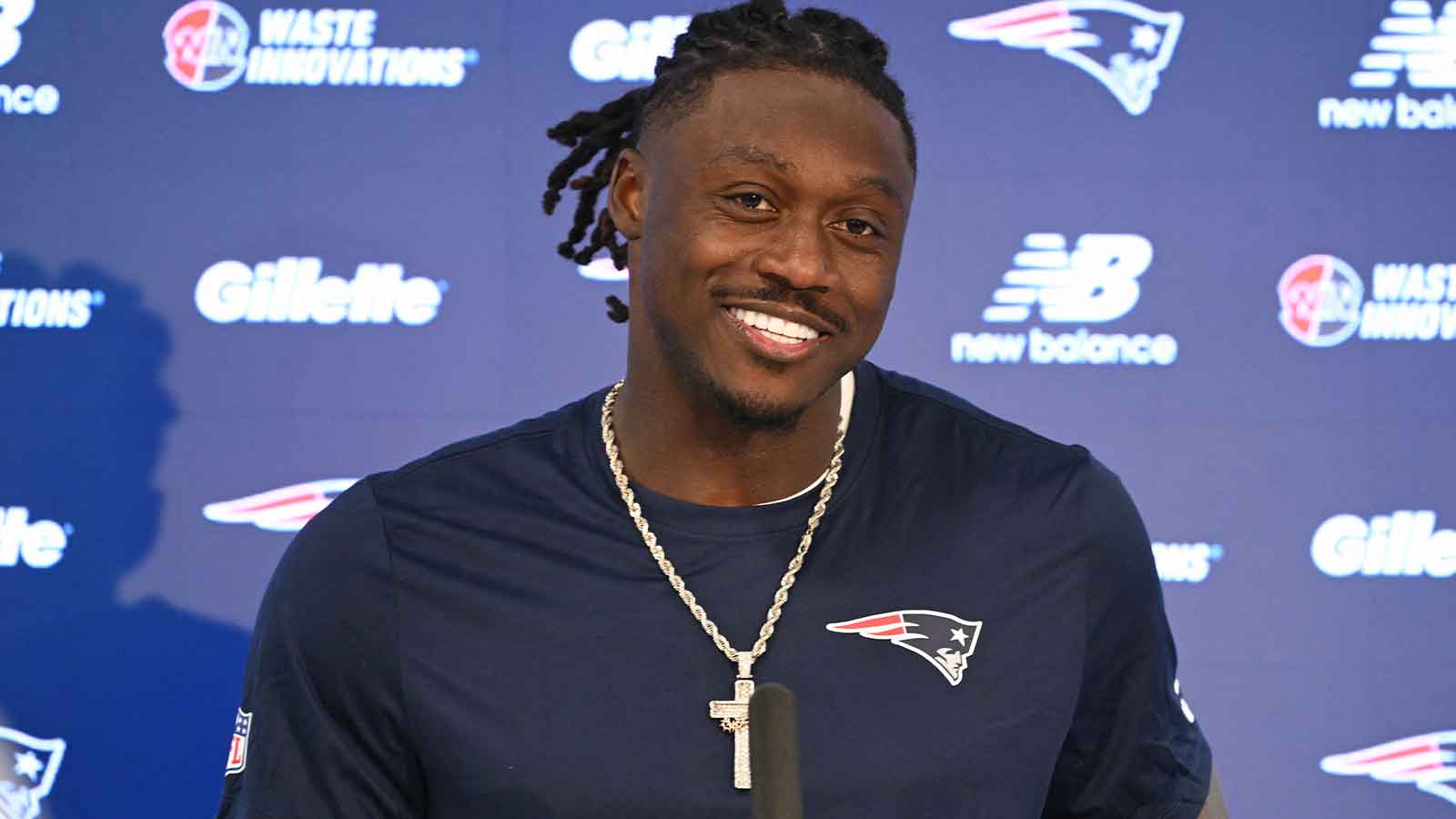 A.J. Brown Stays Silent on ‘Greatest Ever’ Message to Eagles — And That Speaks Volumes