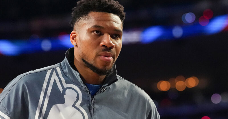 Magic Johnson Warns Knicks Against Breaking Up Roster to Chase Giannis: ‘Don’t Change’