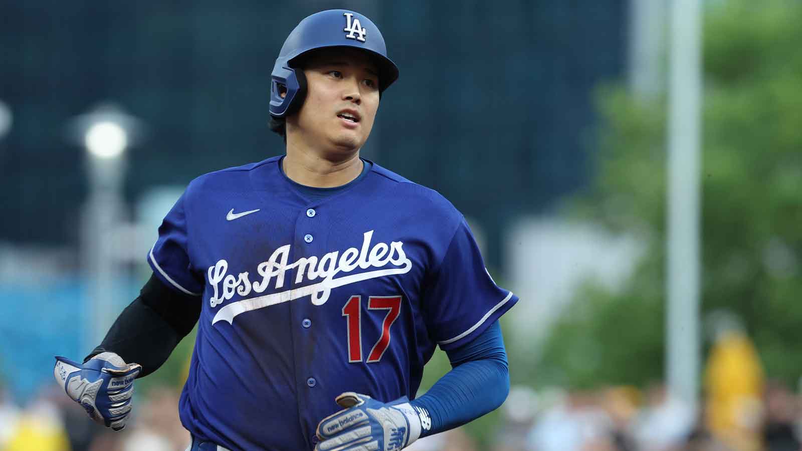 Dave Roberts Addresses Shohei Ohtani’s Knee Swelling Scare — and When He Expects Him Back