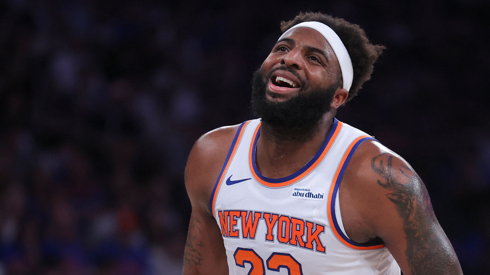 Knicks’ Mitchell Robinson Plays Through Fractured Finger as Game 5 Looms — Here’s What He Said