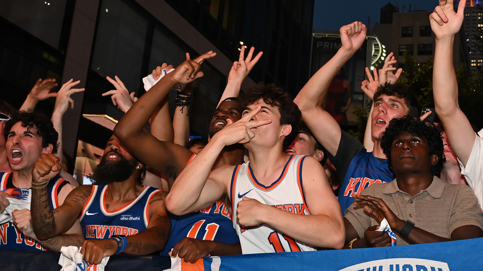 A Knicks Fan Set Up a Sewing Machine on the Sidewalk During the Title Celebration — and Handed Out Free Custom Embroidery