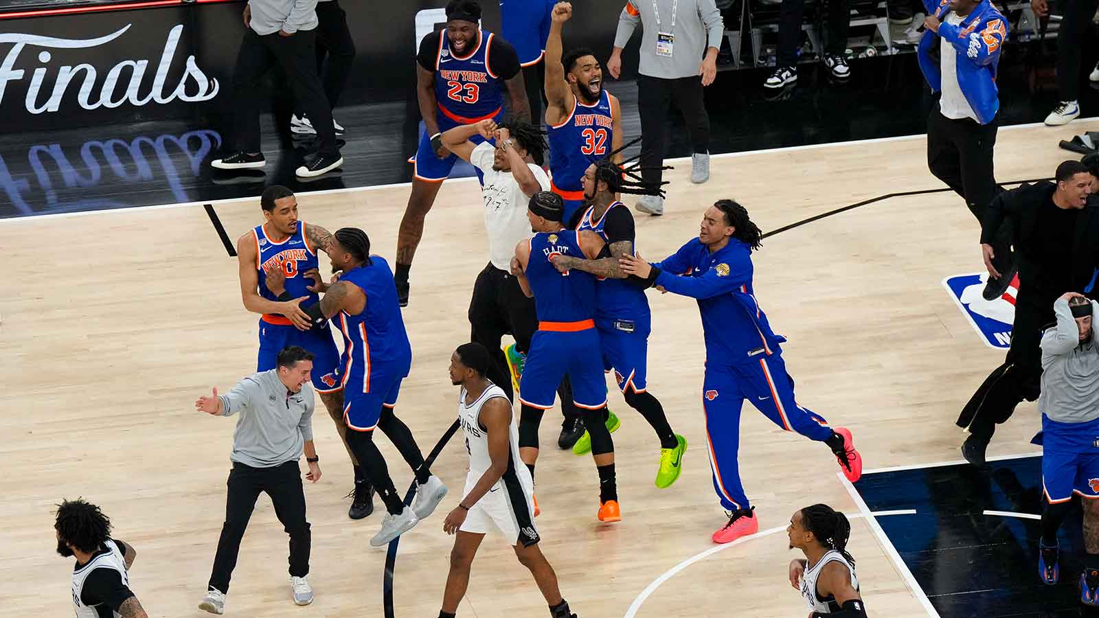 Air Traffic Controllers Went Off Script to Congratulate the Knicks — and the Audio Is Pure Gold