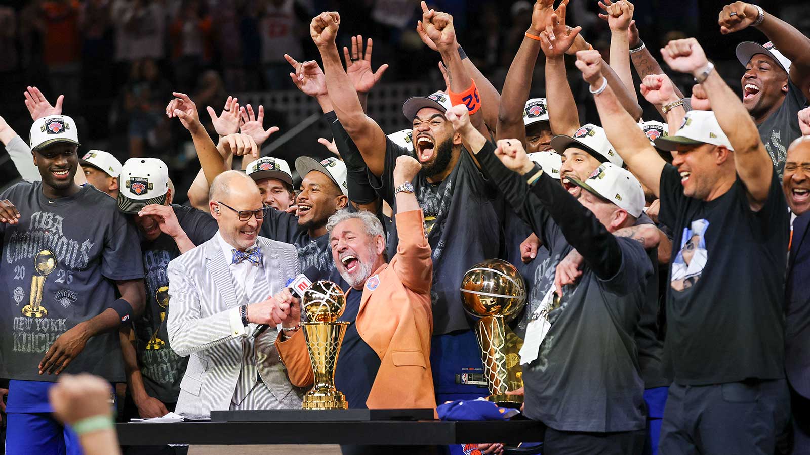Kathy Hochul Dropped a Three-Word Burn on Greg Abbott After the Knicks Won the Title