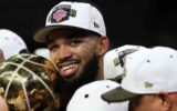 KAT’s Perfect Father’s Day Gift to His Dad? A Knicks Championship Trophy