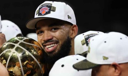 KAT’s Perfect Father’s Day Gift to His Dad? A Knicks Championship Trophy