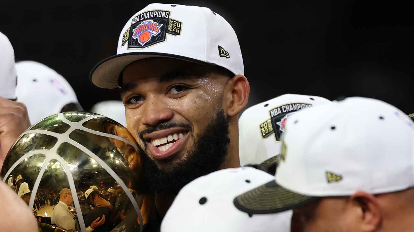 KAT’s Perfect Father’s Day Gift to His Dad? A Knicks Championship Trophy