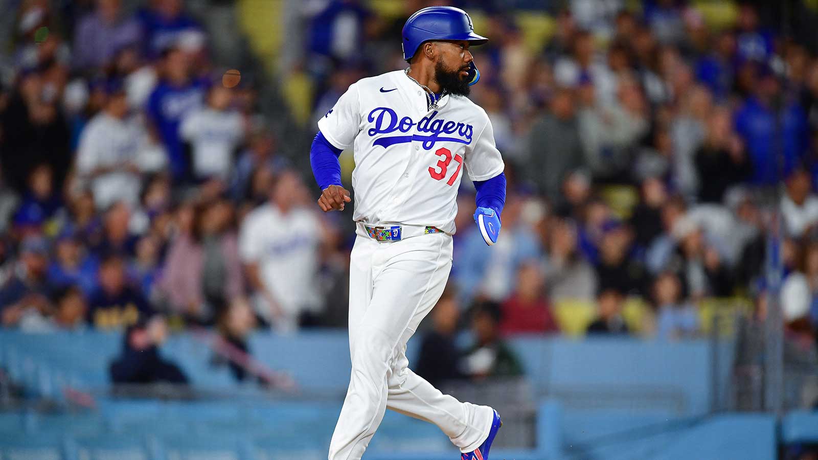 Dodgers Get Good News on Teoscar Hernández — But There’s a Catch This Time