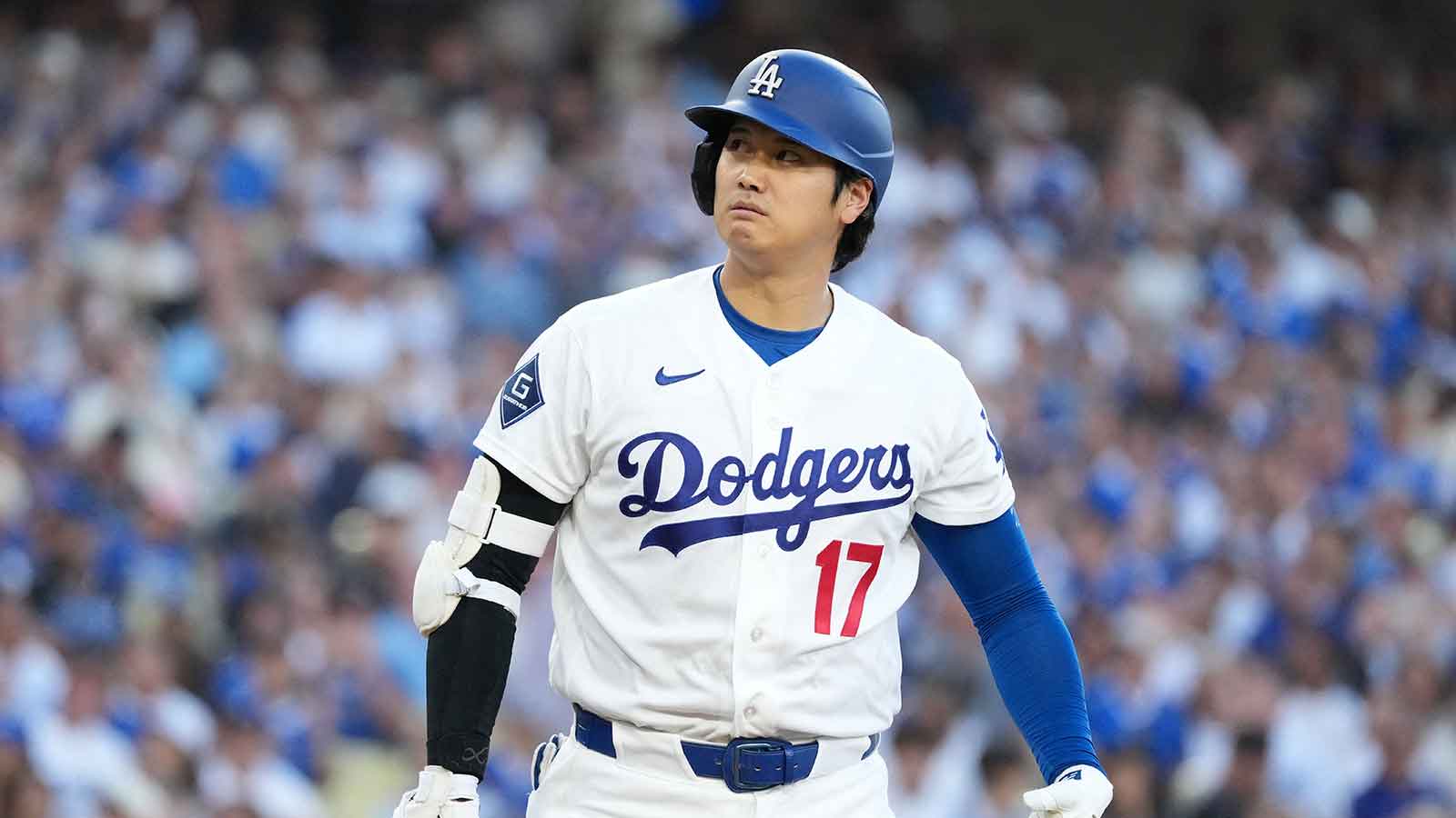 Dodgers’ Shohei Ohtani to Pitch but Not Hit Wednesday: Knee Still an Issue