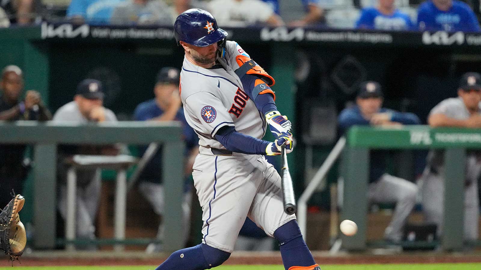 Cleveland’s Power Shortage Could Get Solved by an Astros First Baseman