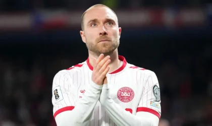 Christian Eriksen Collapses Again — The On-Field Moment That Has Teammates Deeply Worried