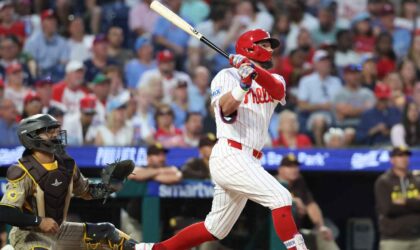 Kyle Schwarber Hit Two 450-Foot Homers in One Inning and Fans Got Free Drinks Out of It