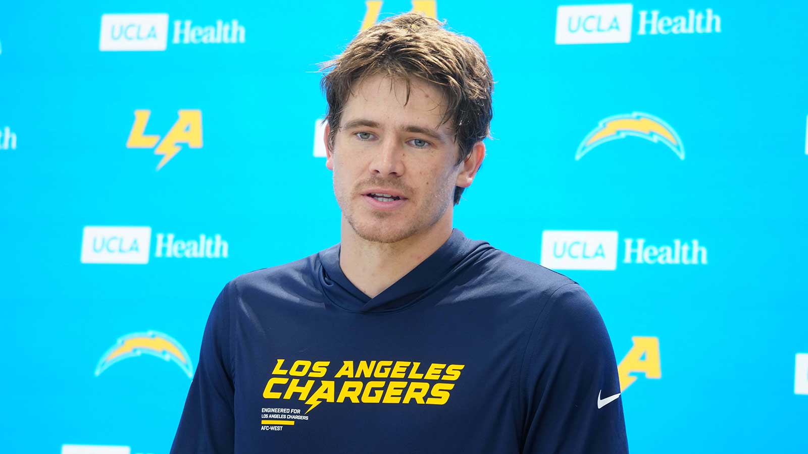 DJ Uiagalelei Is Making the Chargers’ QB2 Race Interesting While Herbert Relearns His Stance