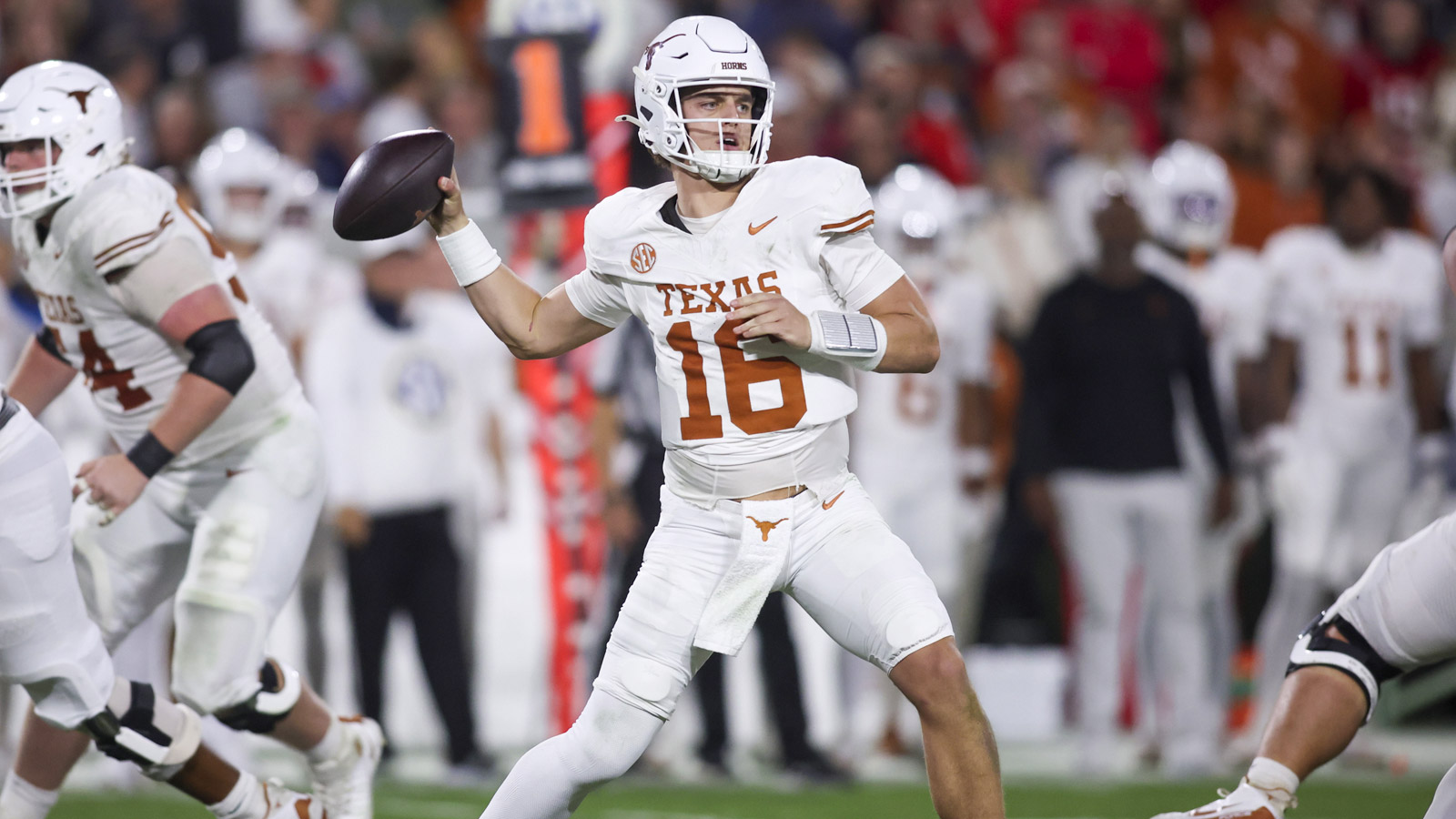 Joel Klatt ranks Arch Manning second behind Dante Moore. That’s a bet on Oregon’s star.