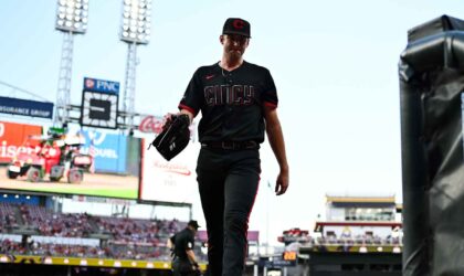 Nick Lodolo’s Wrist Injury Forces Early Exit from Reds-Brewers Game