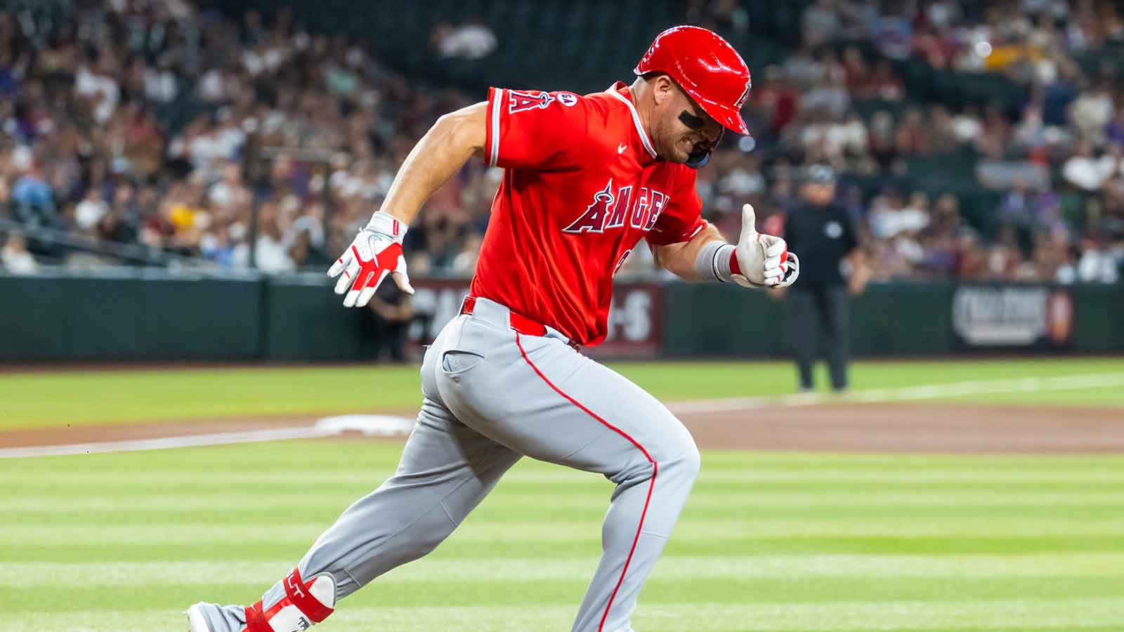 Mike Trout took live batting practice. But the Angels still won’t tell you when he’s back.