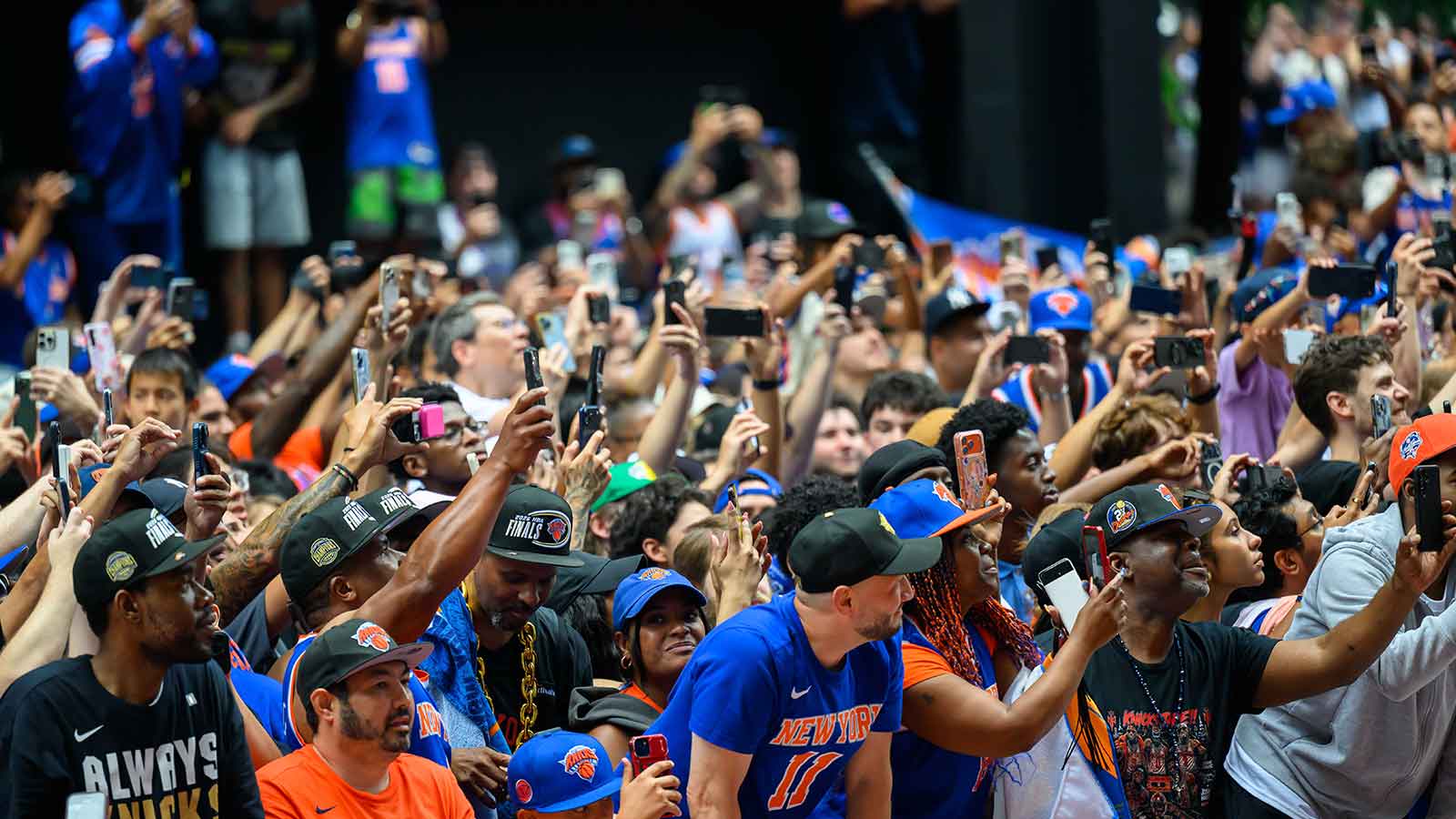 Knicks Traded Their Draft Pick Right After a Standing Ovation and It Got Weird