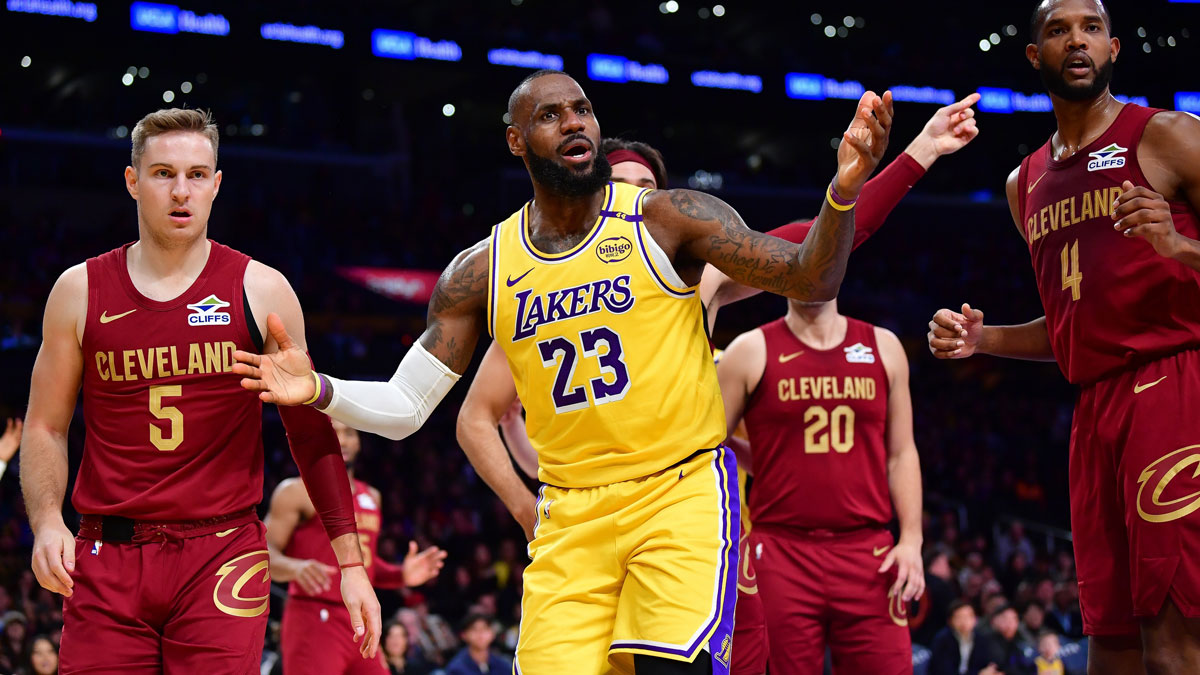 LeBron James Regrets One Thing About His 2003 NBA Draft Night. It’s the Suit.