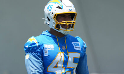 Tuli Tuipulotu Isn’t Worried About His Chargers Contract. Here’s Why That Matters.