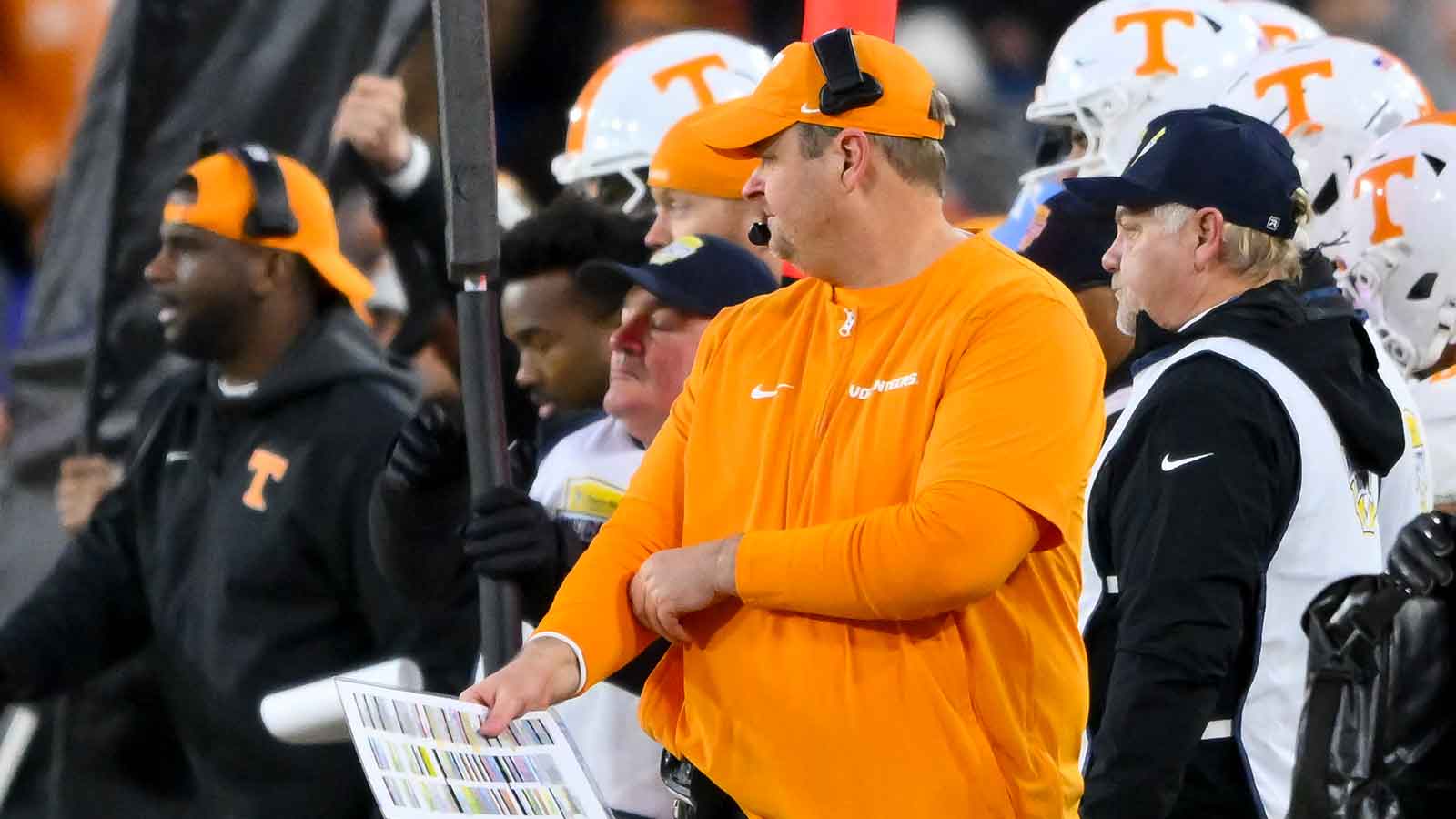 Georgia Now Trending for 4-Star DL After He Backs Off Tennessee Pledge