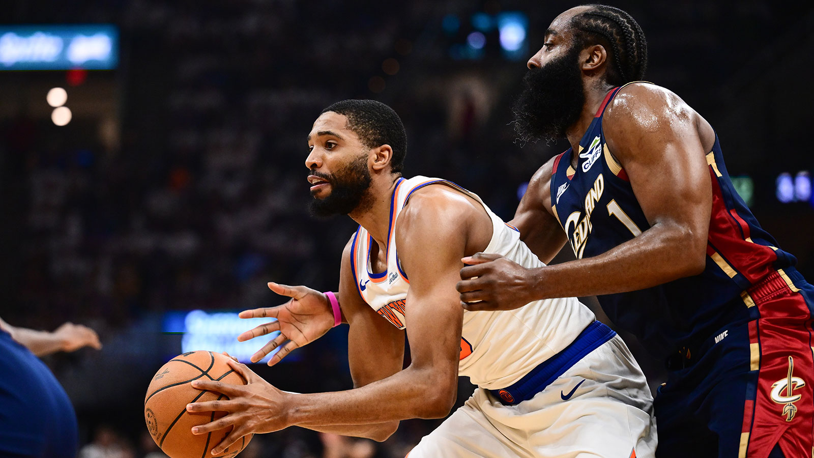 Mikal Bridges Fires Back at Reporter With One-Liner That Has Fans Split