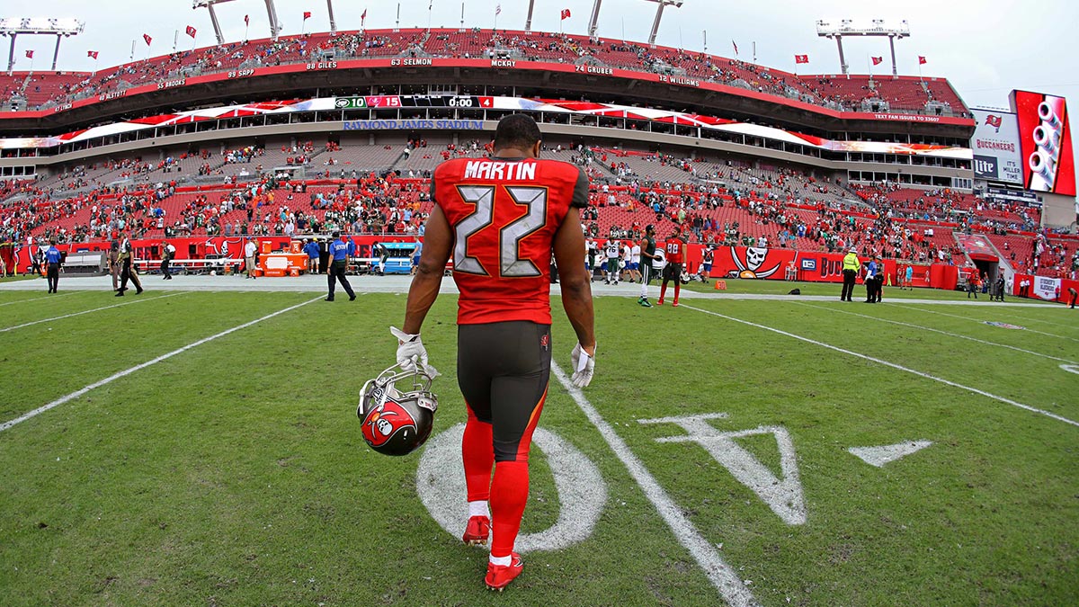Former NFL Star Doug Martin’s Parents Sue Police Over His Death, Cite Restraint Asphyxiation