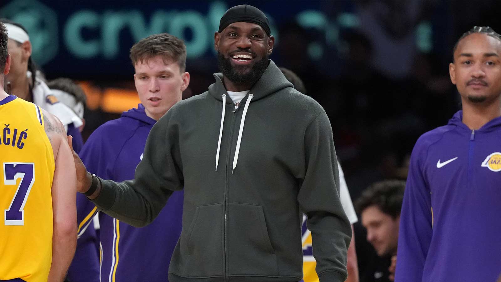 LeBron James and Lakers Have Gone Quiet. That Could Be a Problem.