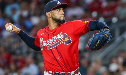 Robert Suarez’s Elbow Injury Forces Braves to Rethink Their Bullpen Plans Before the Deadline