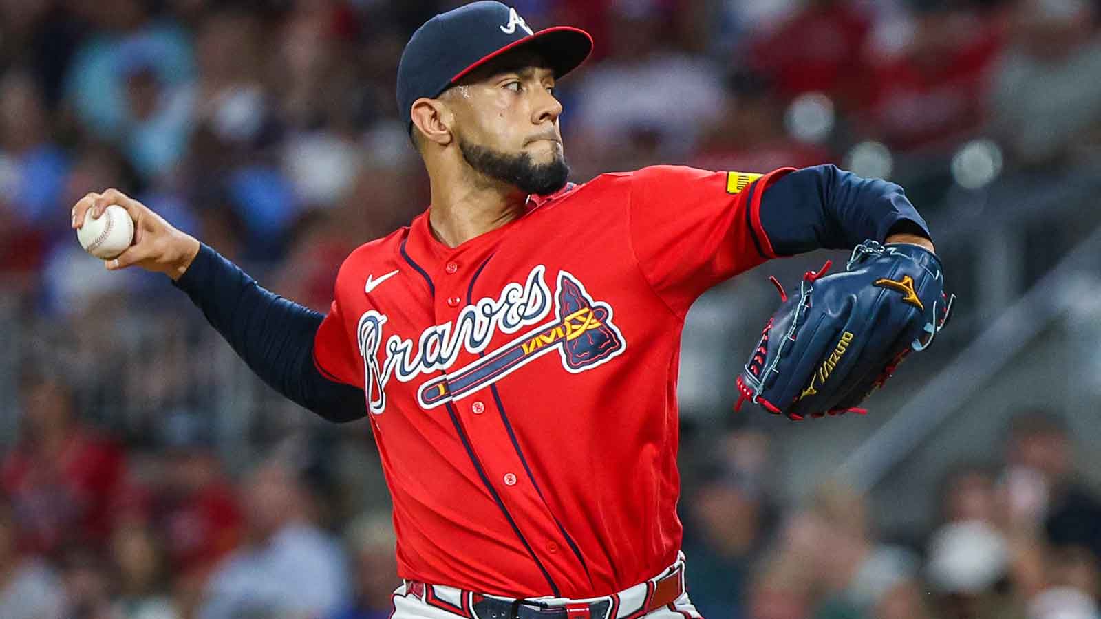 Robert Suarez’s Elbow Injury Forces Braves to Rethink Their Bullpen Plans Before the Deadline