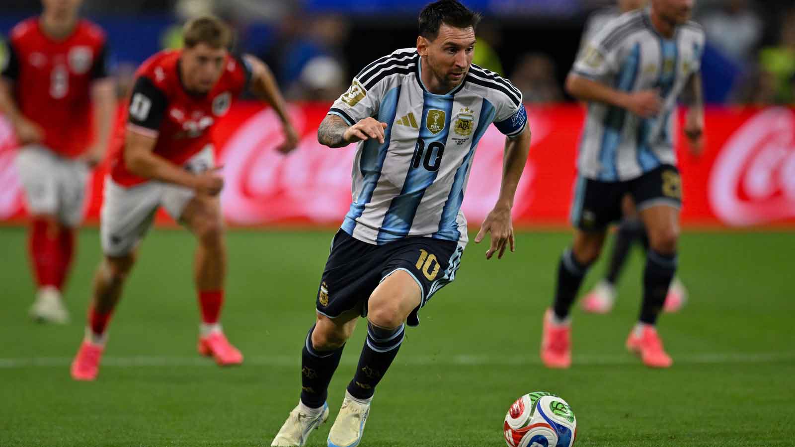 Messi’s Late Free Kick Keeps Argentina Perfect and Makes World Cup History