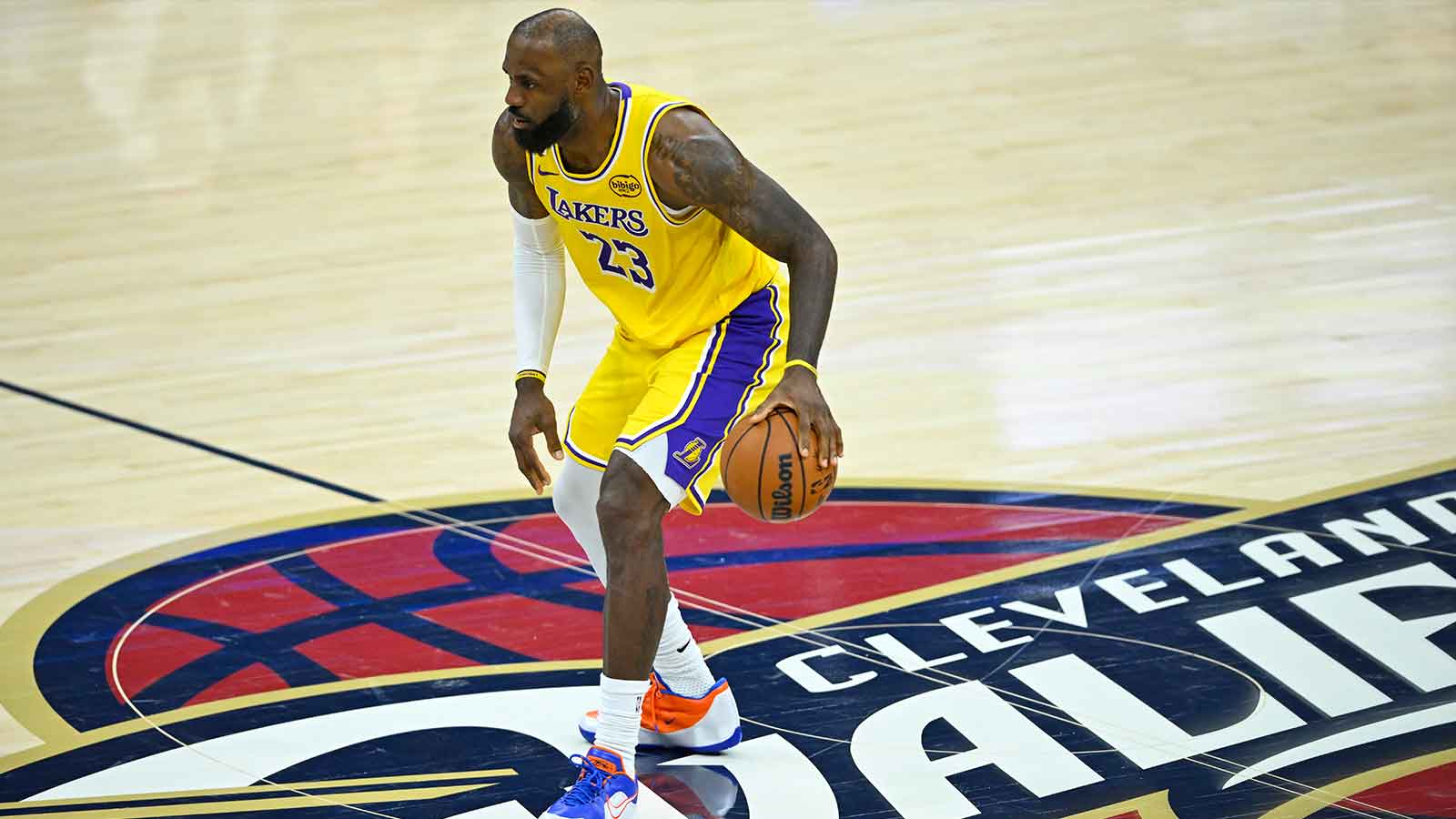 LeBron James Is Golfing While the Lakers Wait. Brian Windhorst Can’t Figure It Out.