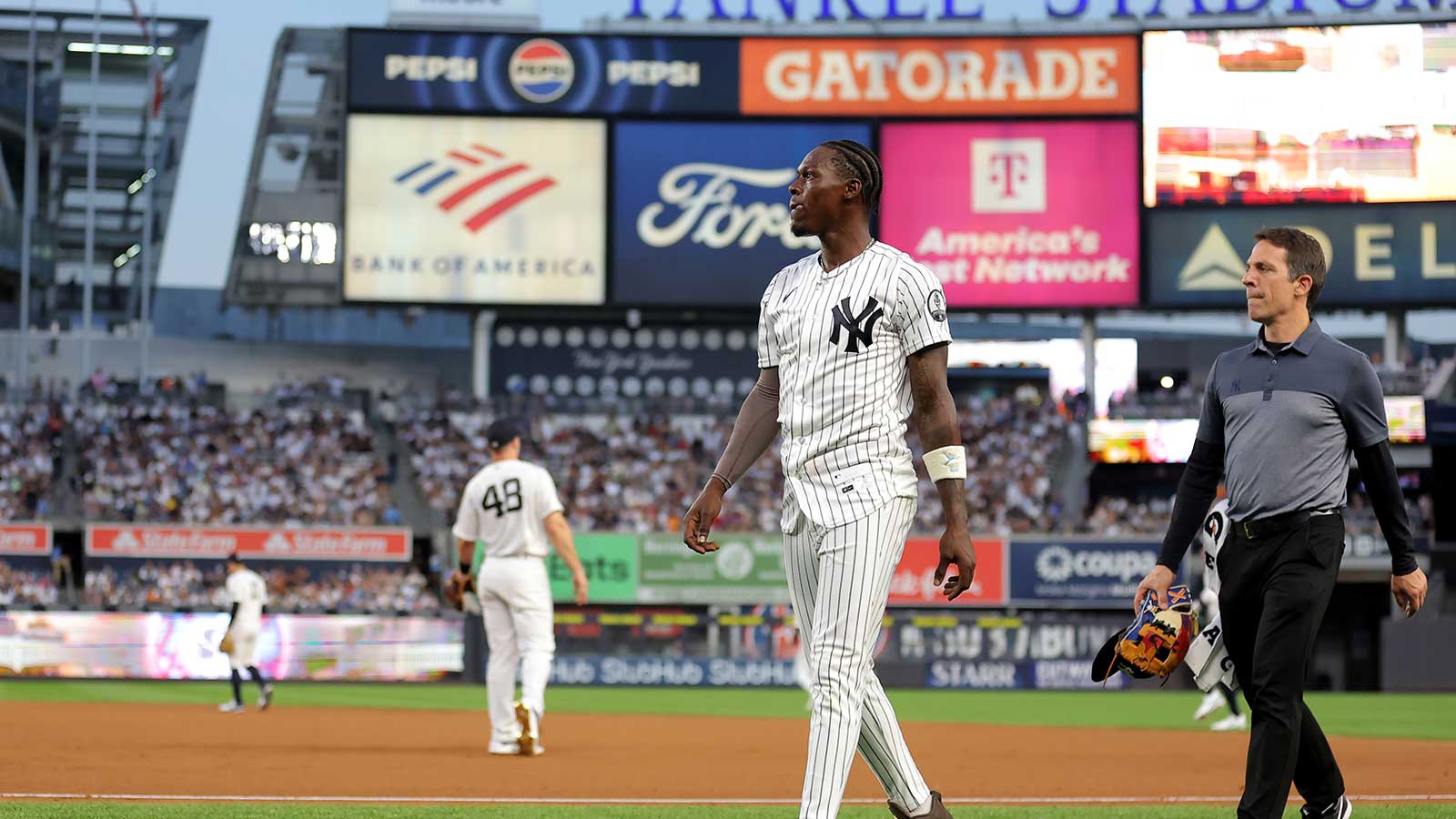 Yankees’ Jazz Chisholm Exits After Head-On Collision with Jasson Dominguez in Outfield