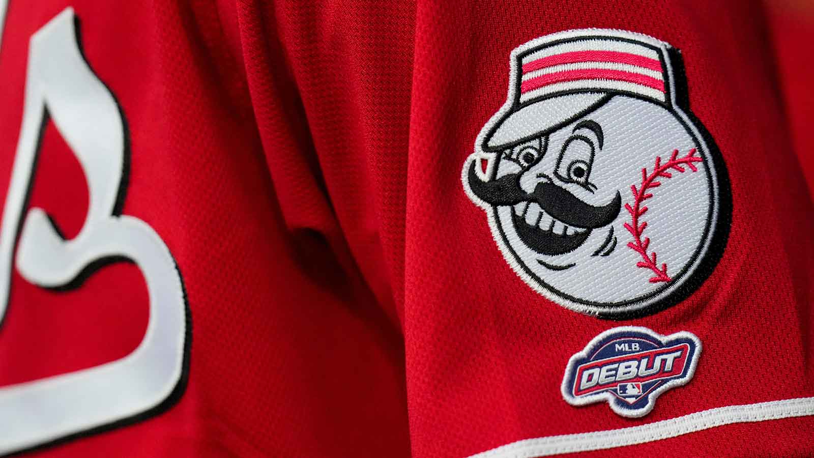 Reds Lose Center Fielder After He Made a Diving Catch and Slammed Into the Wall