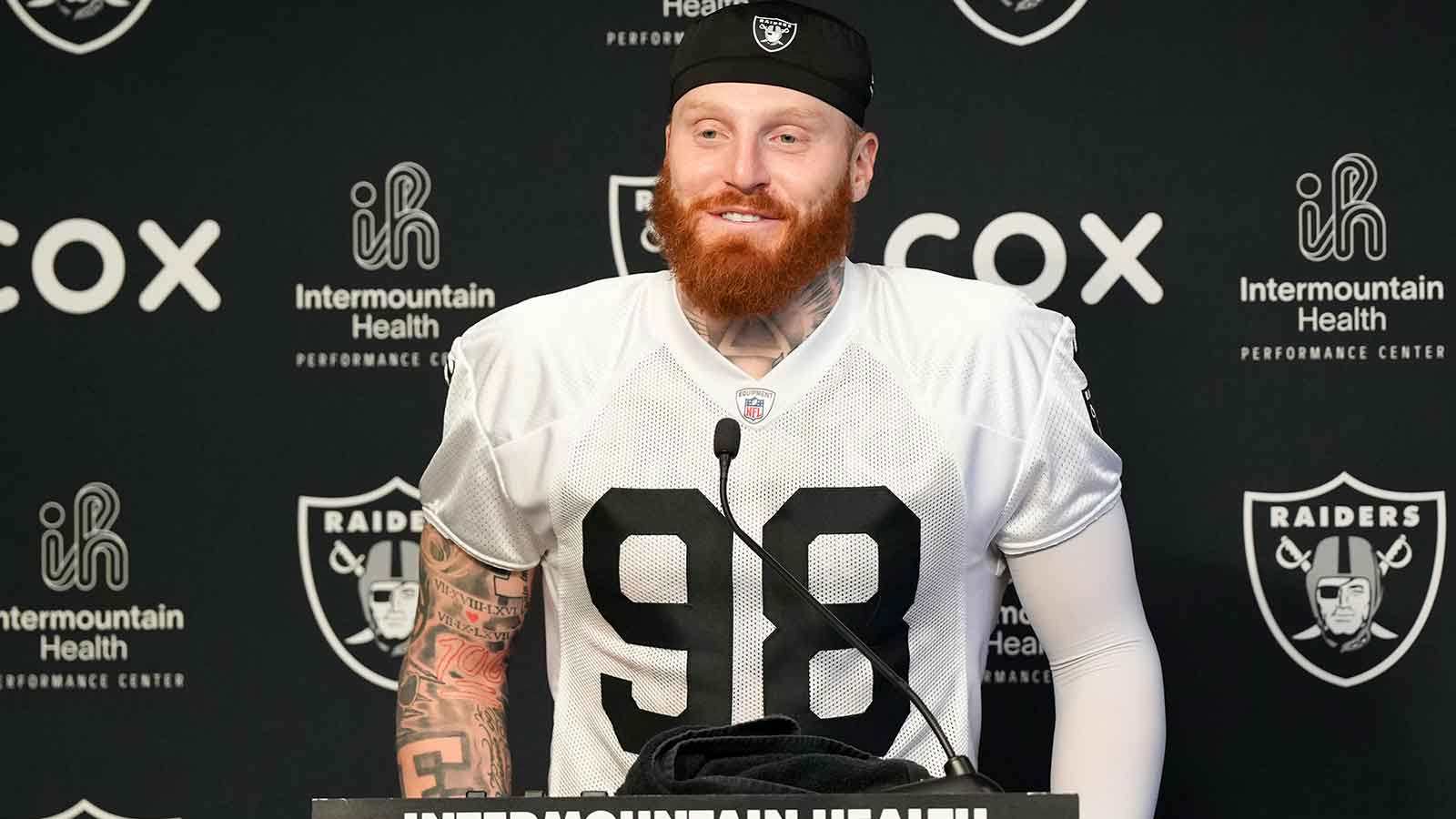A 49ers Fan Tried to Recruit Maxx Crosby. His Response Was Perfect.