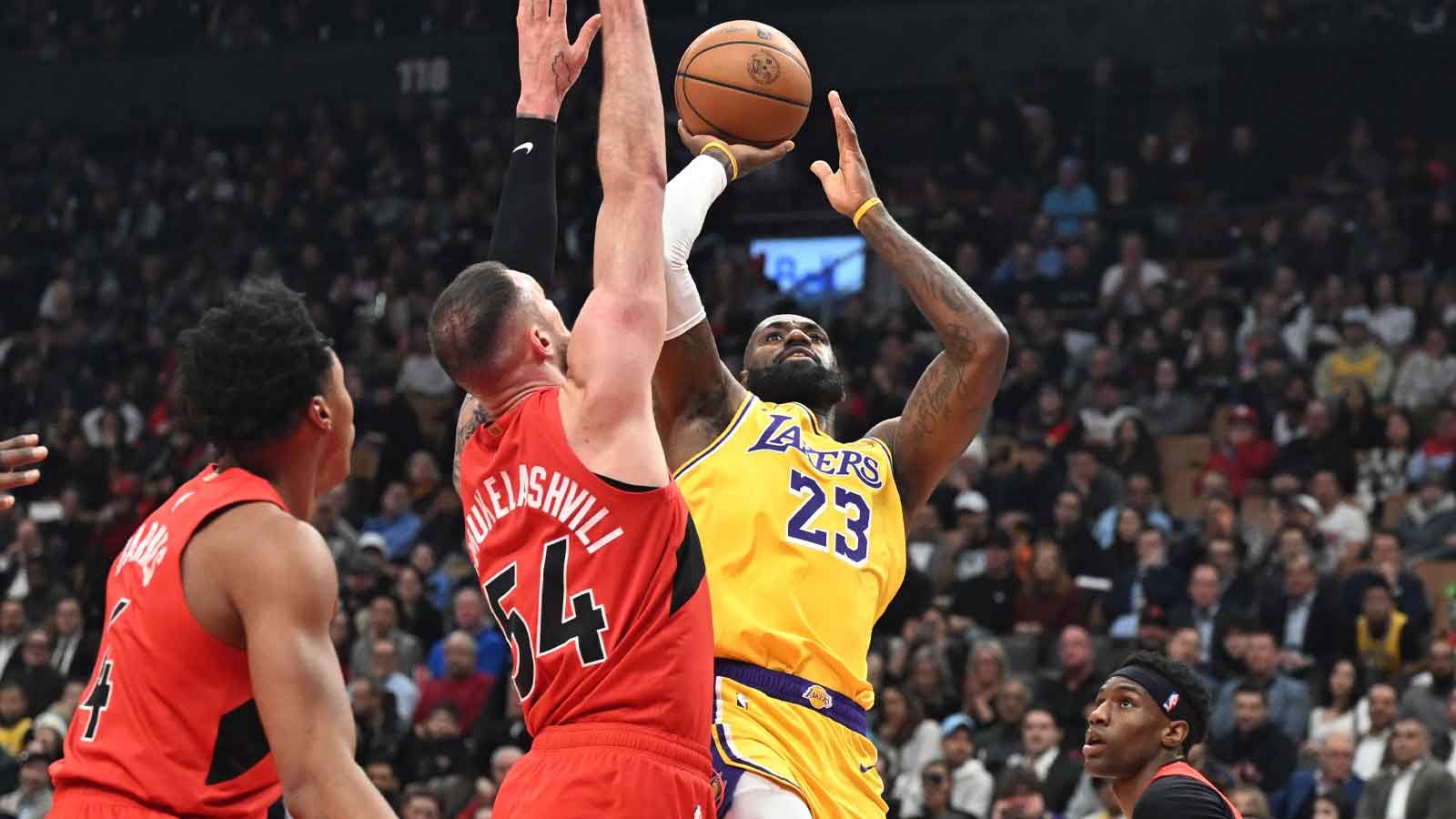 Lakers and Spurs Set for a Bidding War Over an Under-the-Radar Free Agent Big Man