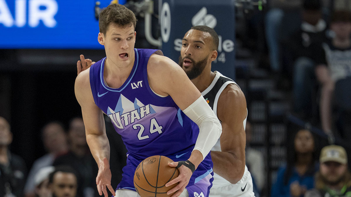 Lakers Fans Ambushed Walker Kessler at LAX and Tried to Recruit Him on the Spot