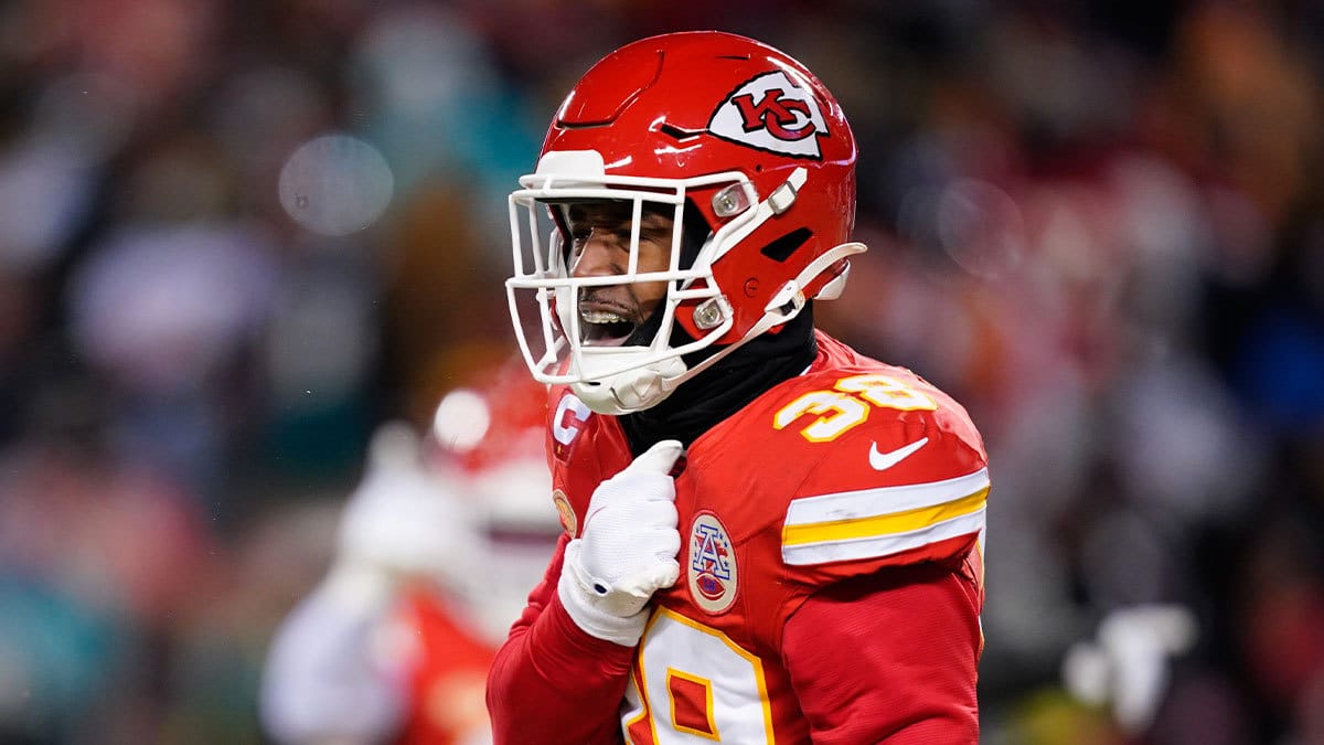 Chiefs’ Super Bowl Hero Returns to Shore Up a Leaky Secondary
