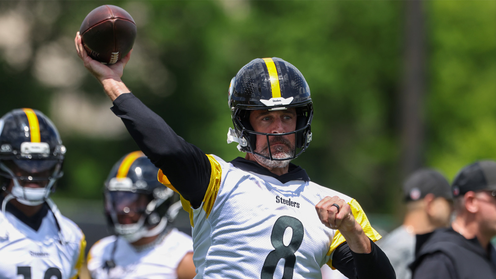 Steelers’ QB Search Goes Beyond Rodgers — and the Fallout Might Be Worse