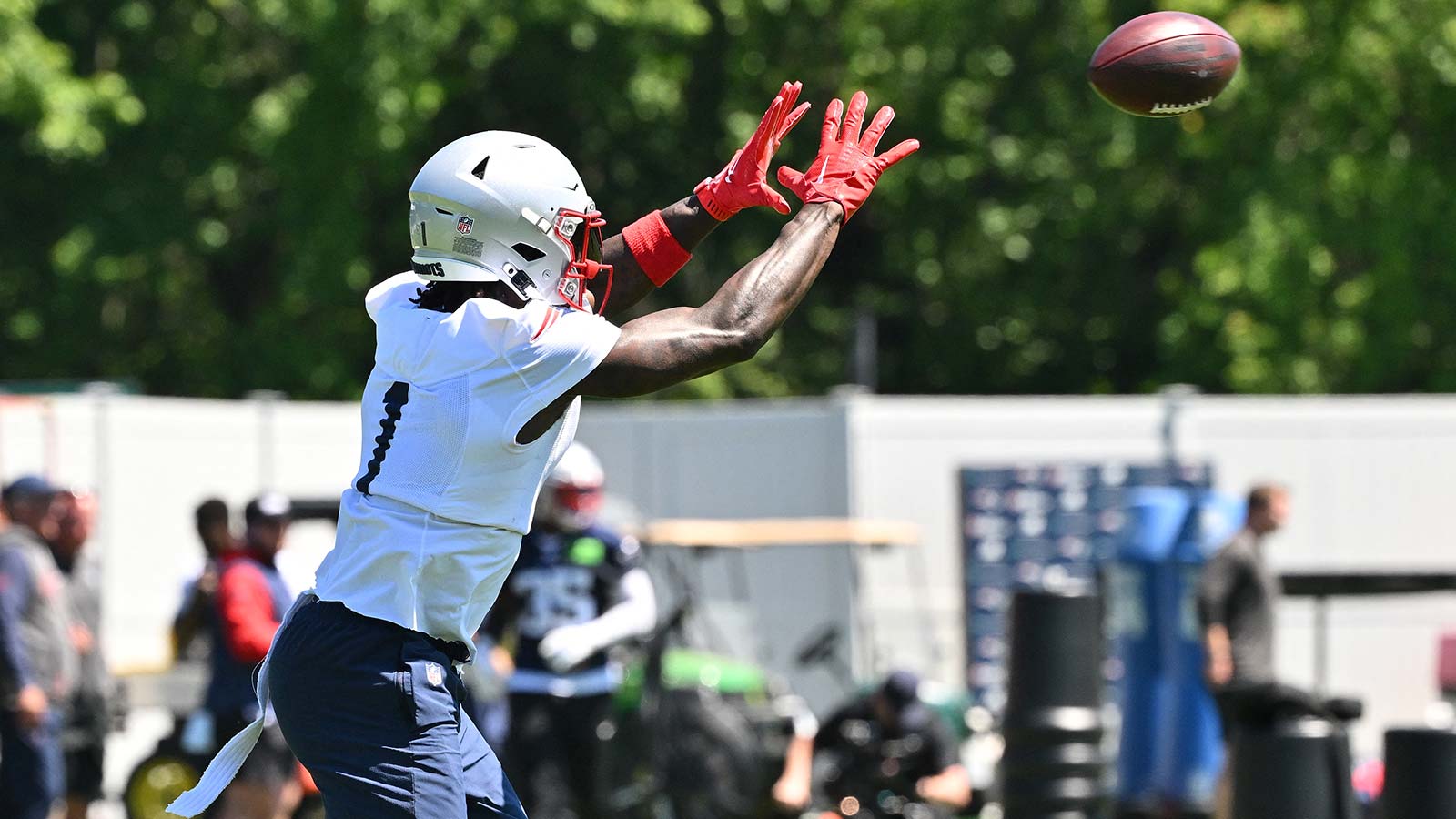Patriots’ Maye-Brown Pairing Already Has AFC East on Alert — Here’s Why