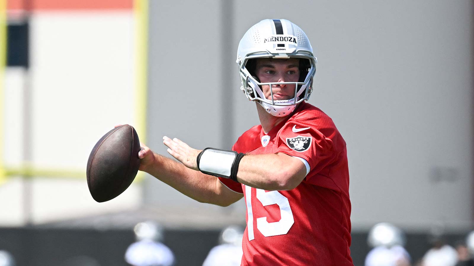 Mendoza’s ‘Rough’ Indiana Start Puts Him Ahead in Raiders’ QB Race