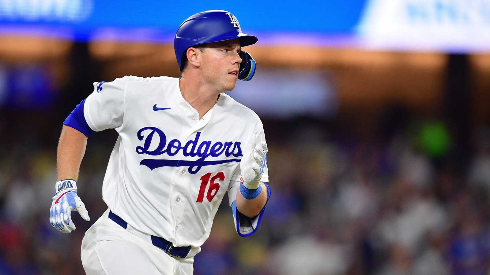 Dodgers Catcher’s Neck Injury Threatens L.A.’s NL West Grip