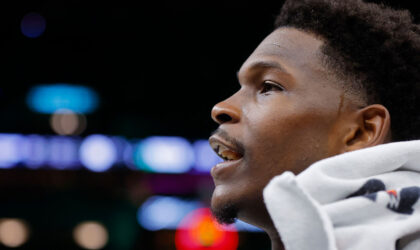 Timberwolves Star Anthony Edwards’ 3-Word Fear After Knee Injury — “It’s Over, Bruh