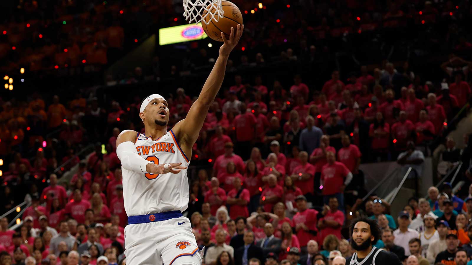 Knicks Fan Larry David’s Courtside Meltdown After Missed Layup — His Reaction Says It All