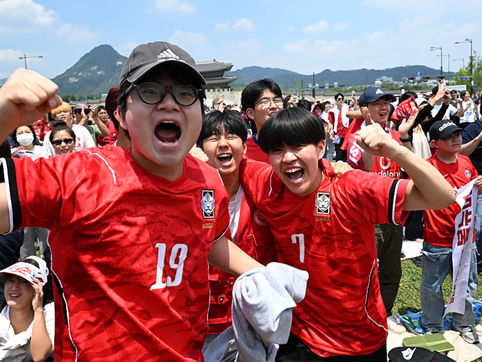 World Cup Fans Found a Unlikely Friendship Between Mexico and South Korea