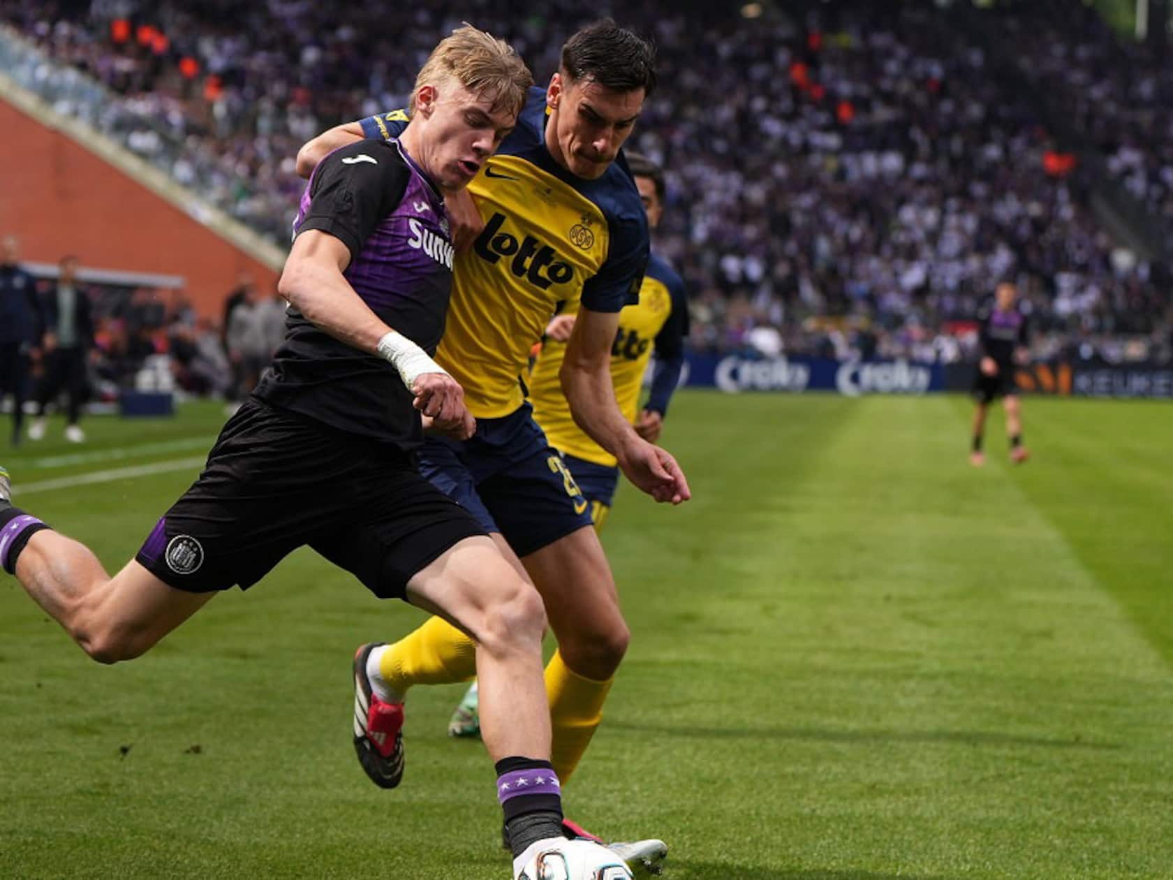 17-Year-Old Belgian Midfielder Has Premier League Giants and Bundesliga Powerhouses Lining Up