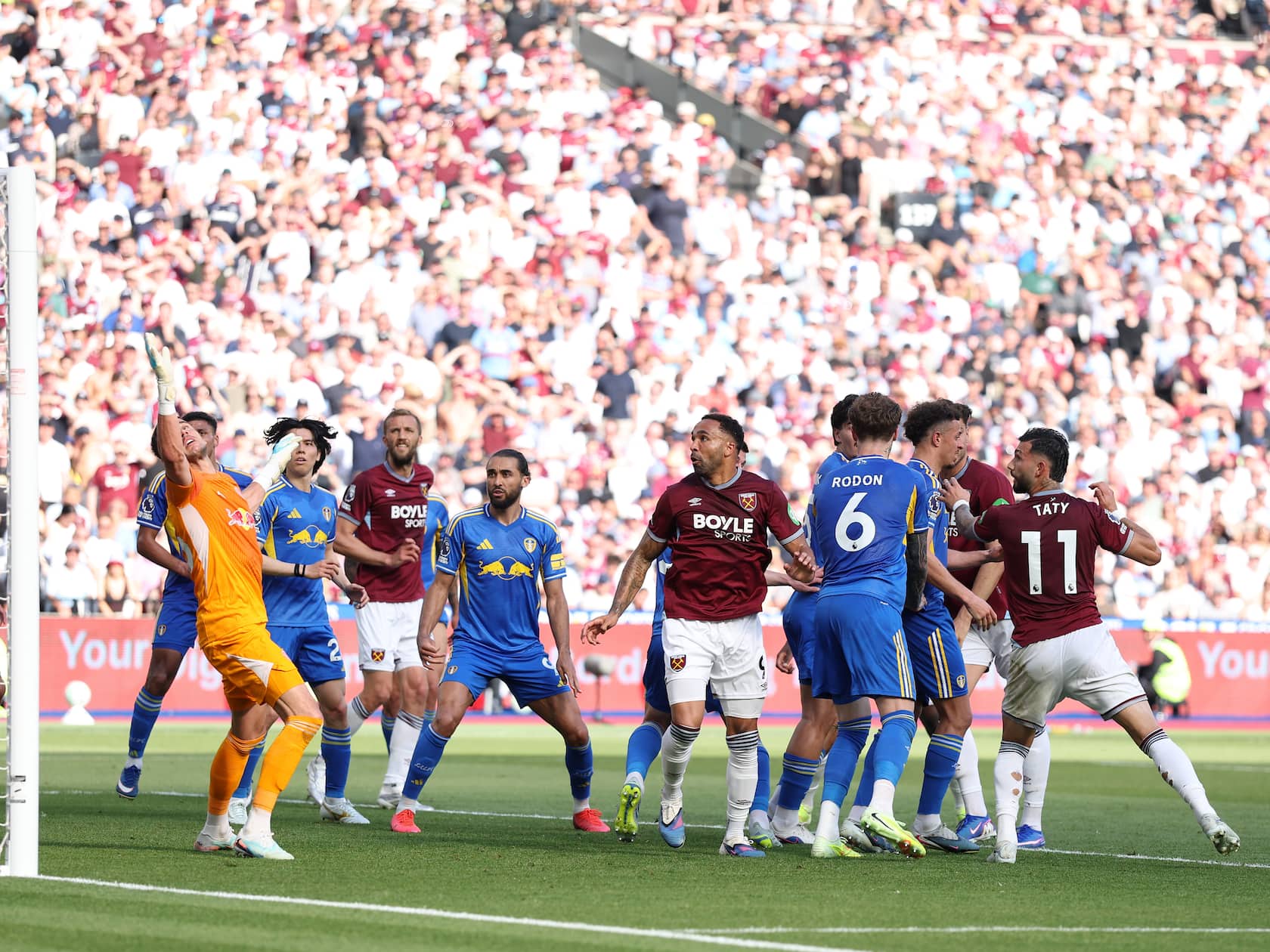 Manchester United Could Grab an Out-of-Contract Goalkeeper to Solve Backup Issue