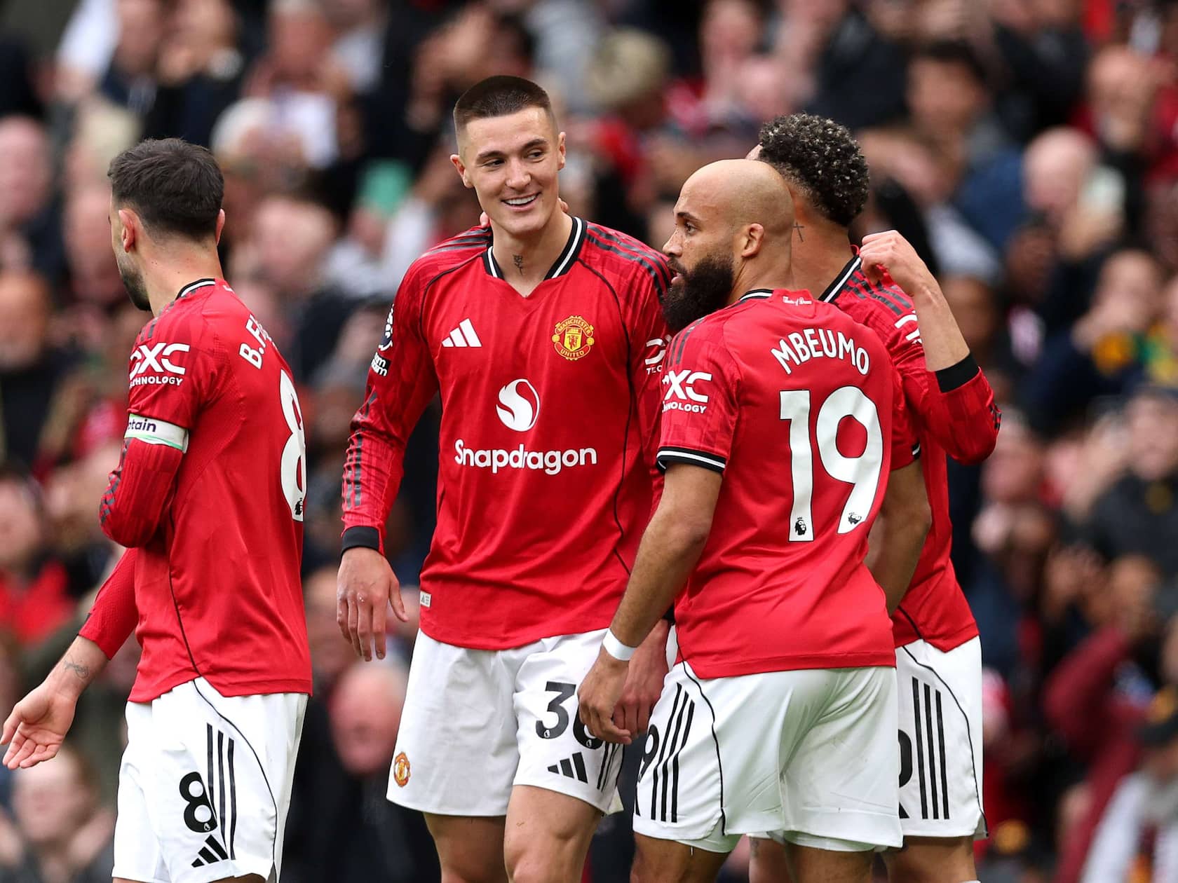 Barcelona’s Alvarez Hunt Has a Backup Plan. It Includes a Man United Striker.