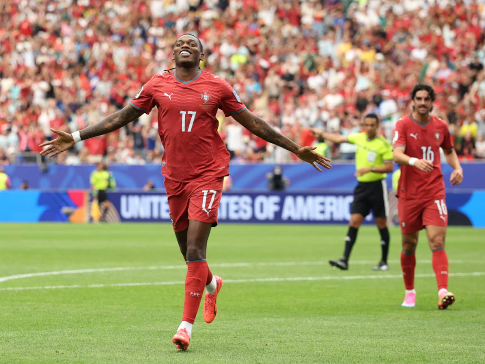 Rafael Leao Says Ruben Amorim ‘a Very Good Coach’ But Won’t Decide Milan Future Until After World Cup