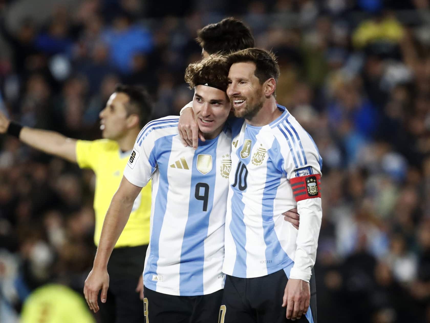 Julian Alvarez Keeps Picking Messi’s Brain About Barcelona. Atletico Is Furious.