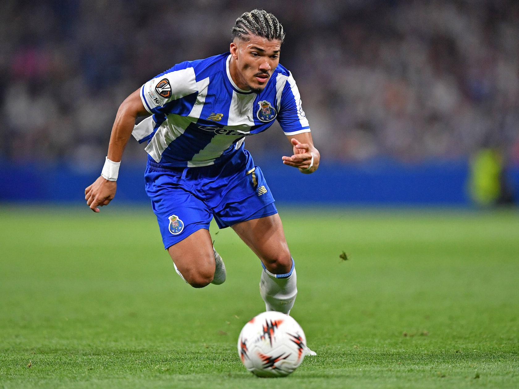 Arsenal and Man United Are Chasing the Same €45M Brazilian Winger. Only One Can Win.
